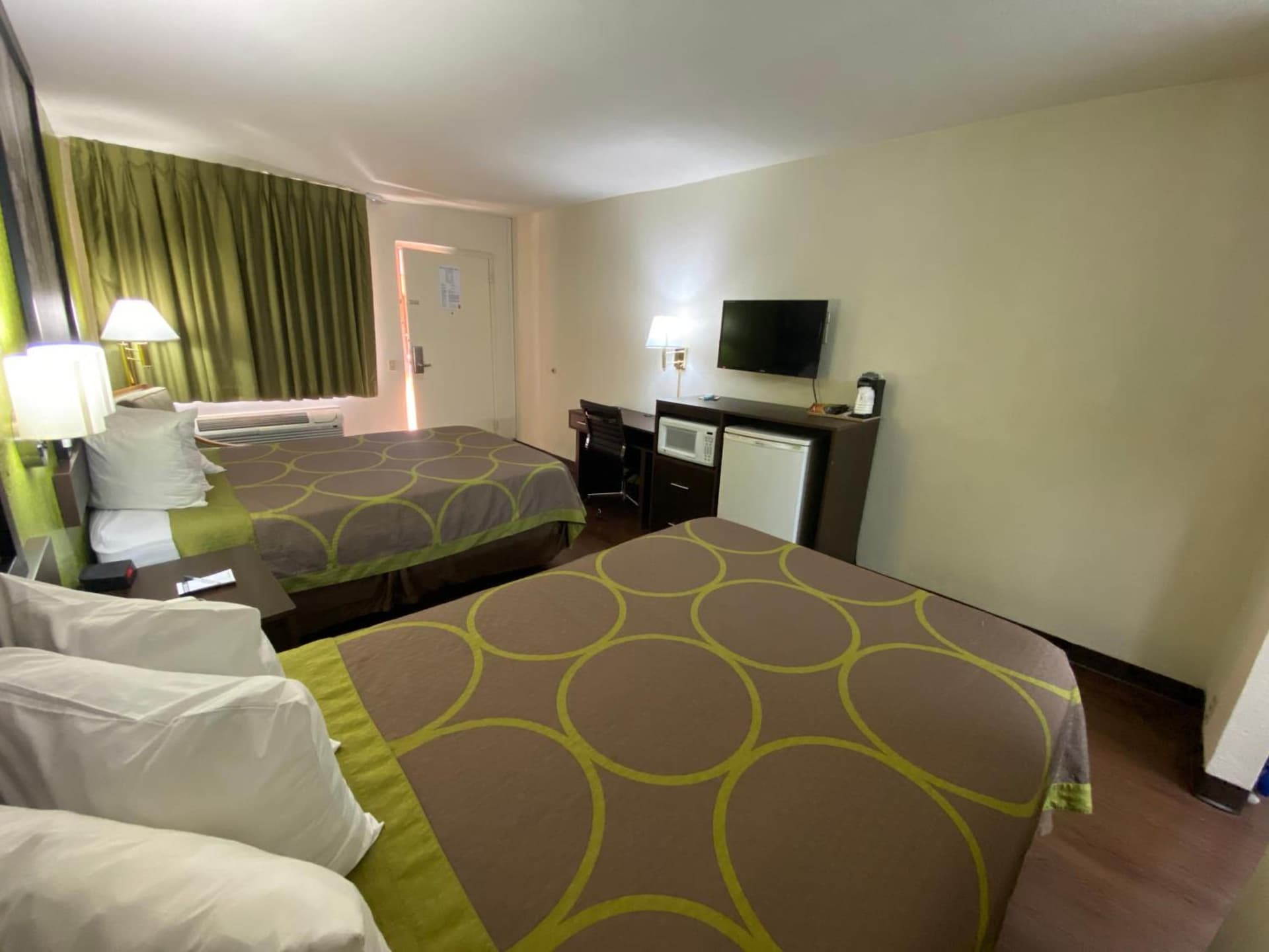 Super 8 by Wyndham El Paso Airport gallery photo in El Paso, TX — image 35