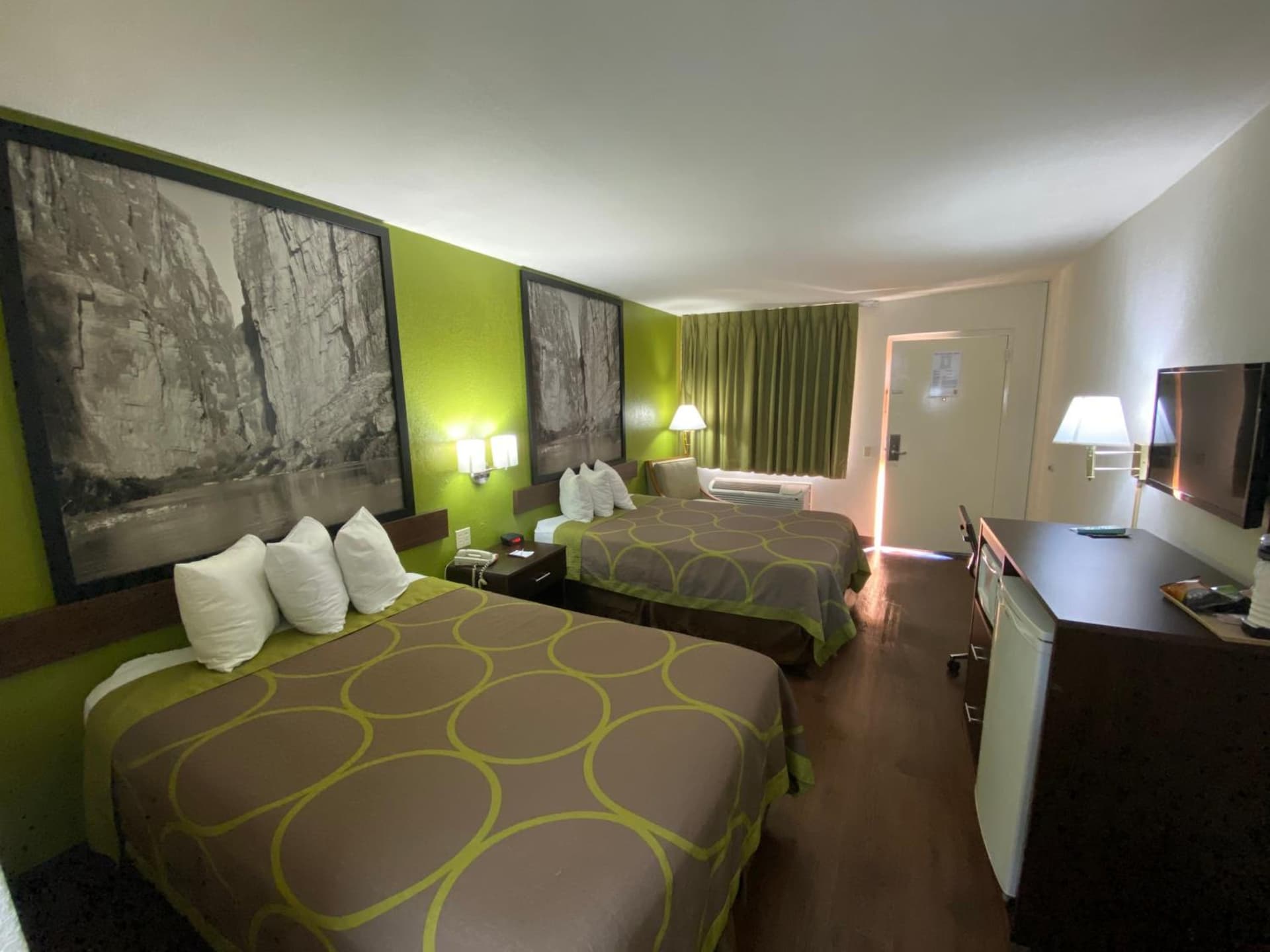 Super 8 by Wyndham El Paso Airport gallery photo in El Paso, TX — image 10