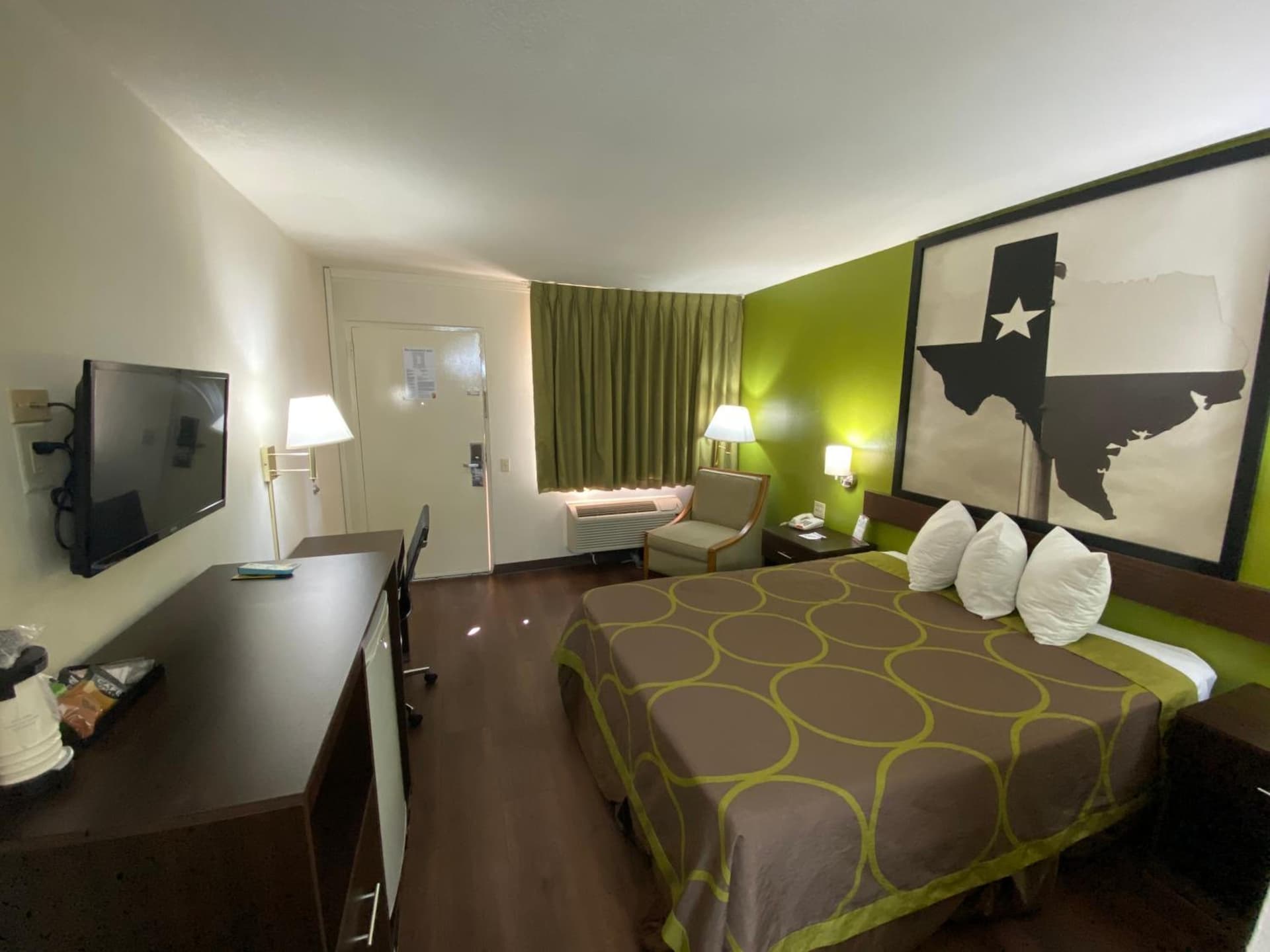 Super 8 by Wyndham El Paso Airport gallery photo in El Paso, TX — image 7