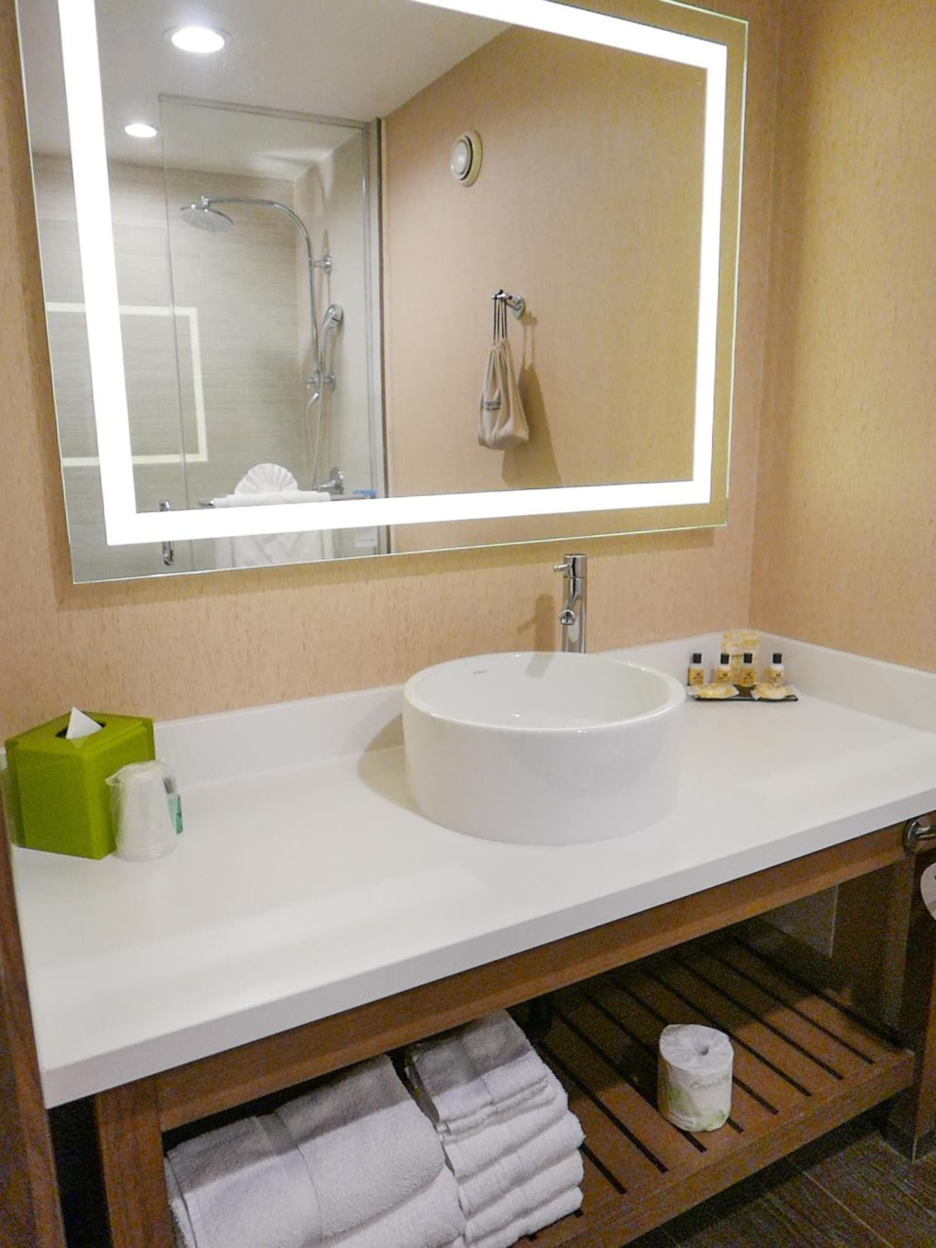 Wyndham Anaheim gallery photo in Anaheim, CA — image 8