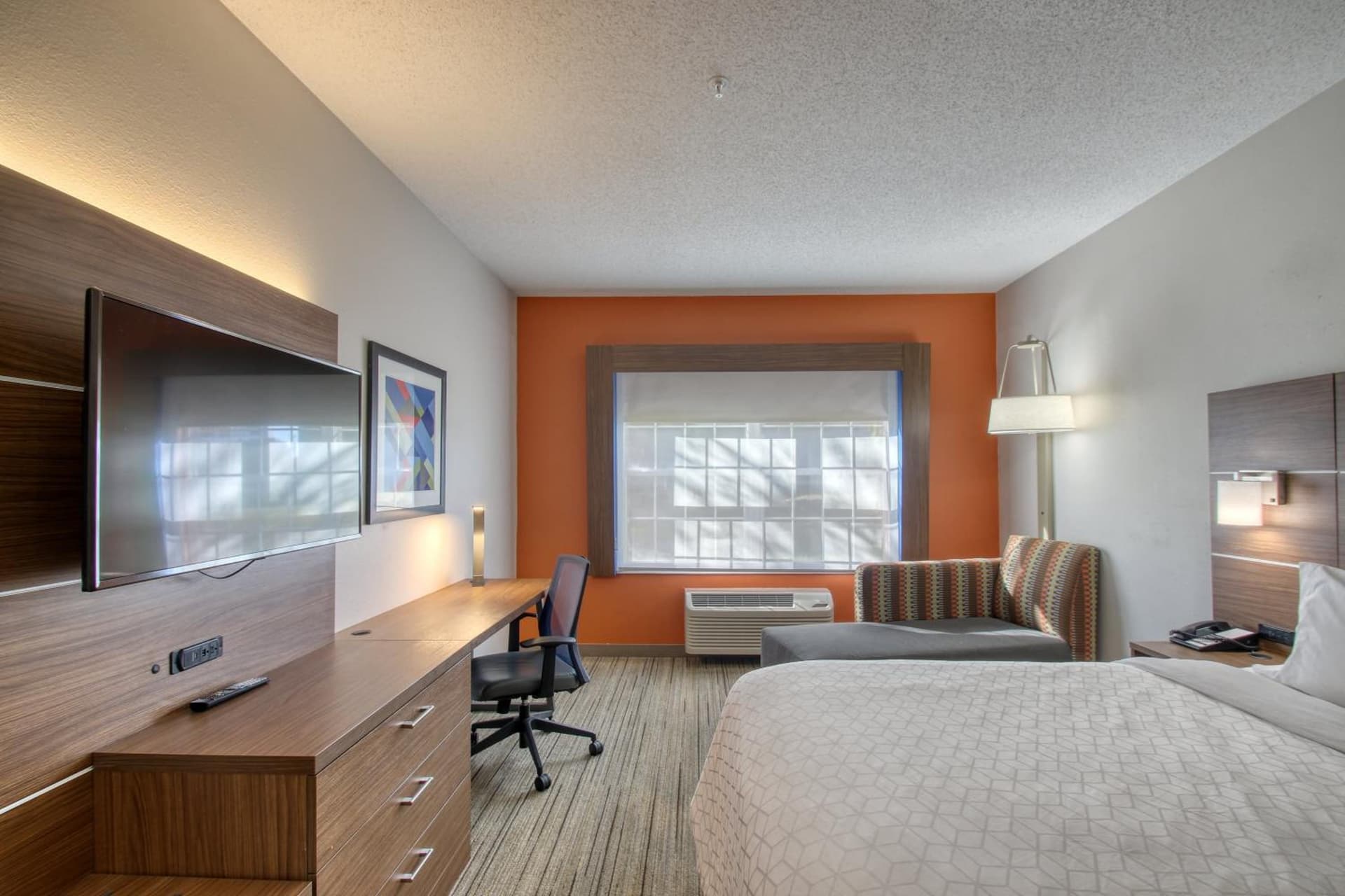 Holiday Inn Express Hotel & Suites Oshkosh by IHG gallery photo in Oshkosh, WI — image 49