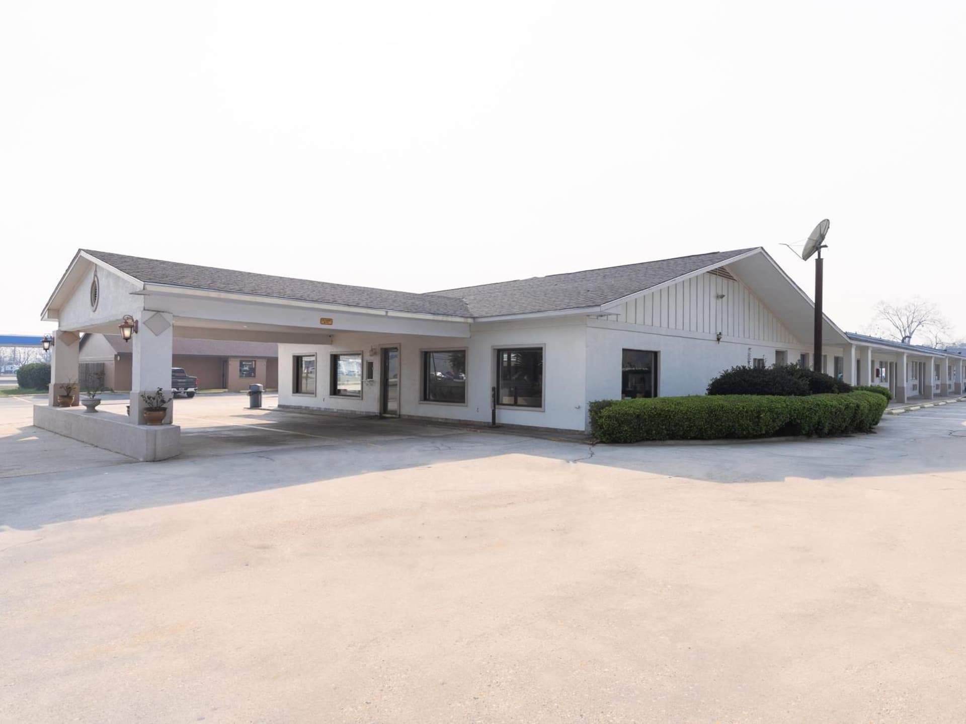 OYO Hotel DeRidder Hwy 171 North featured exterior or lobby in DeRidder, LA — similar hotel