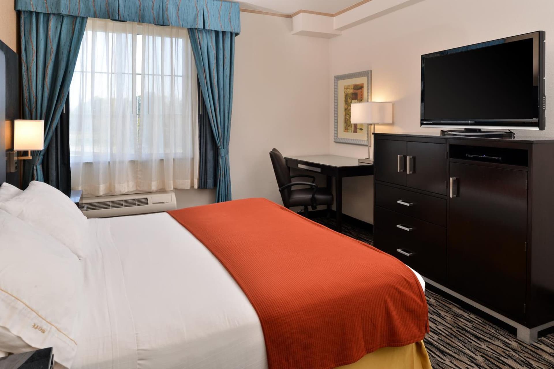 Holiday Inn Express & Suites Tacoma South - Lakewood by IHG gallery photo in Lakewood, WA — image 7
