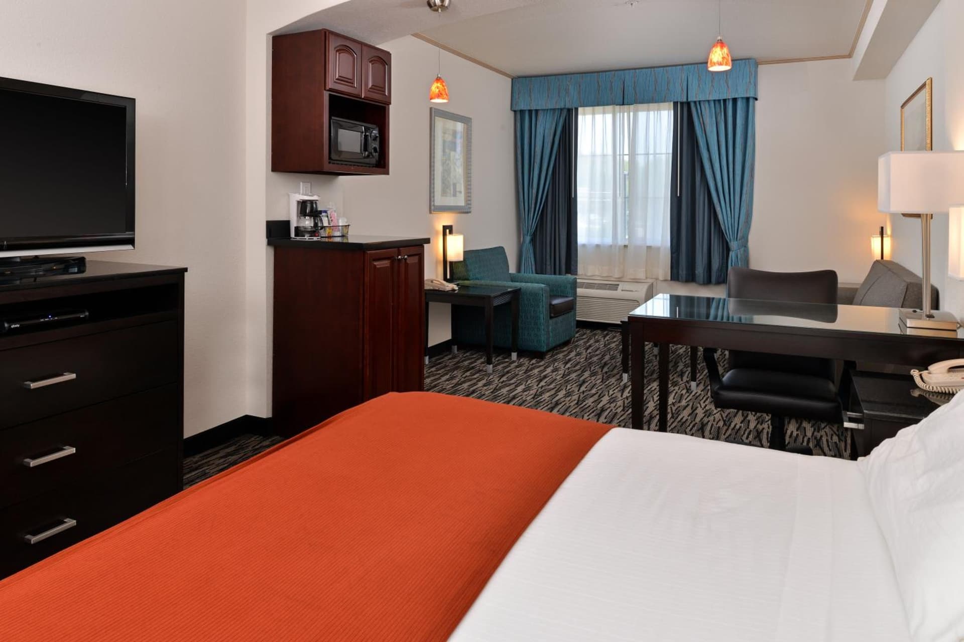 Holiday Inn Express & Suites Tacoma South - Lakewood by IHG gallery photo in Lakewood, WA — image 41