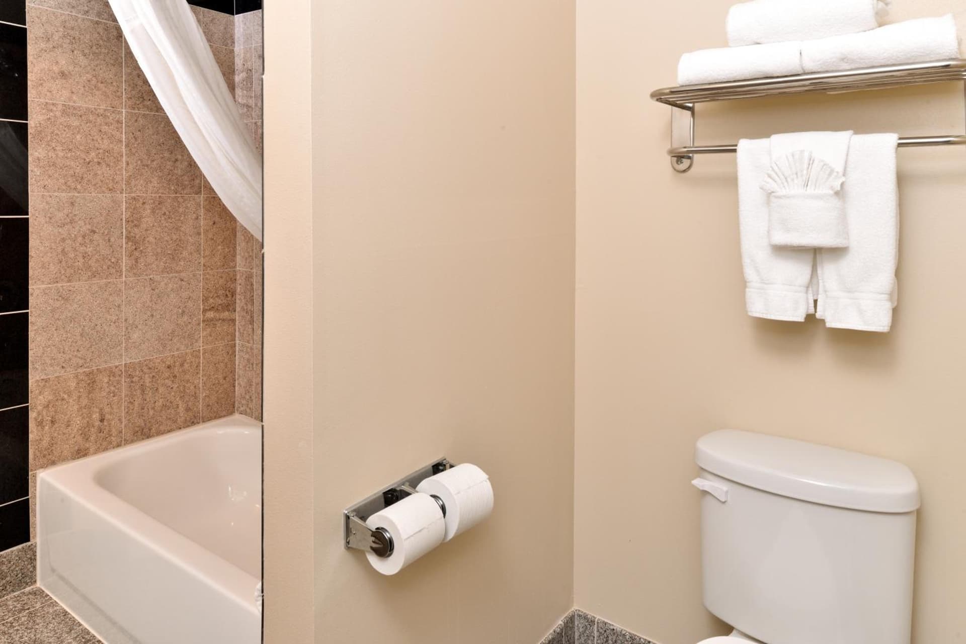 Holiday Inn Express & Suites Tacoma South - Lakewood by IHG gallery photo in Lakewood, WA — image 43