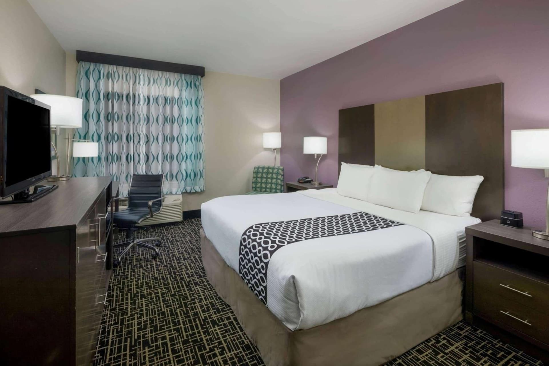 La Quinta by Wyndham Snellville - Stone Mountain interior in Snellville, GA — gallery photo 2