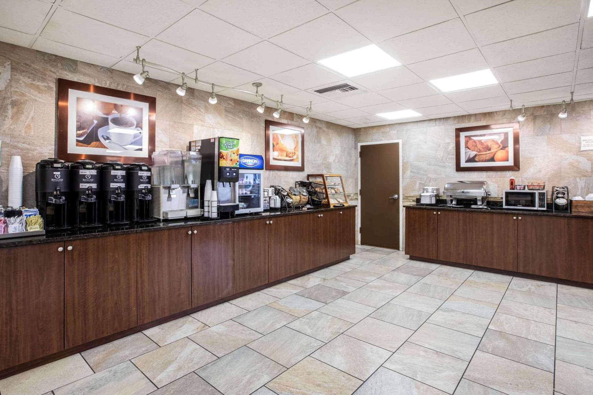 La Quinta Inn by Wyndham Davenport & Conference Center gallery photo in Davenport, IA — image 15
