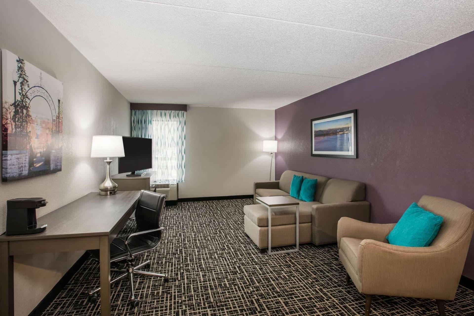 La Quinta Inn by Wyndham Davenport & Conference Center gallery photo in Davenport, IA — image 54