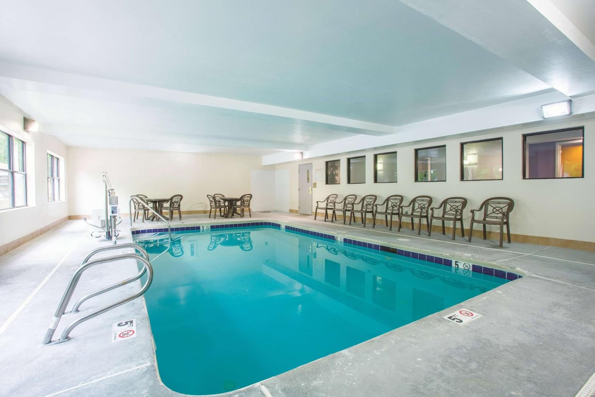 La Quinta by Wyndham Snellville - Stone Mountain interior in Snellville, GA — gallery photo 2
