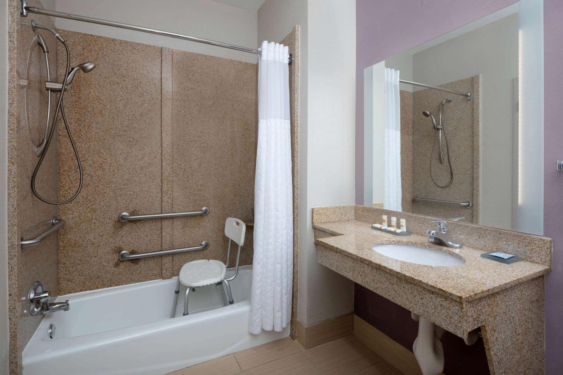 La Quinta by Wyndham Snellville - Stone Mountain gallery photo in Snellville, GA — image 9