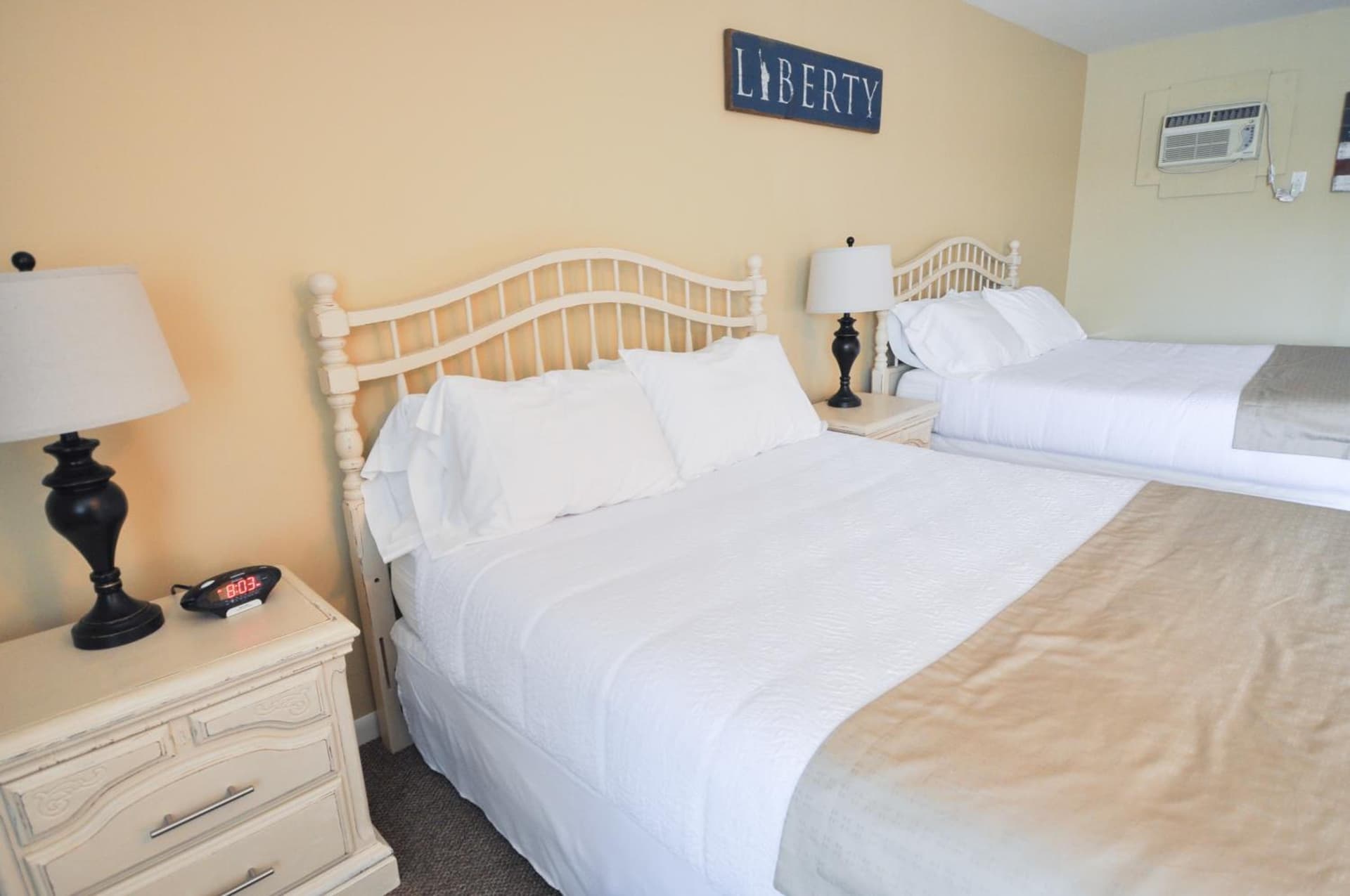 East Shore Lodging gallery photo in Hawley, PA — image 38