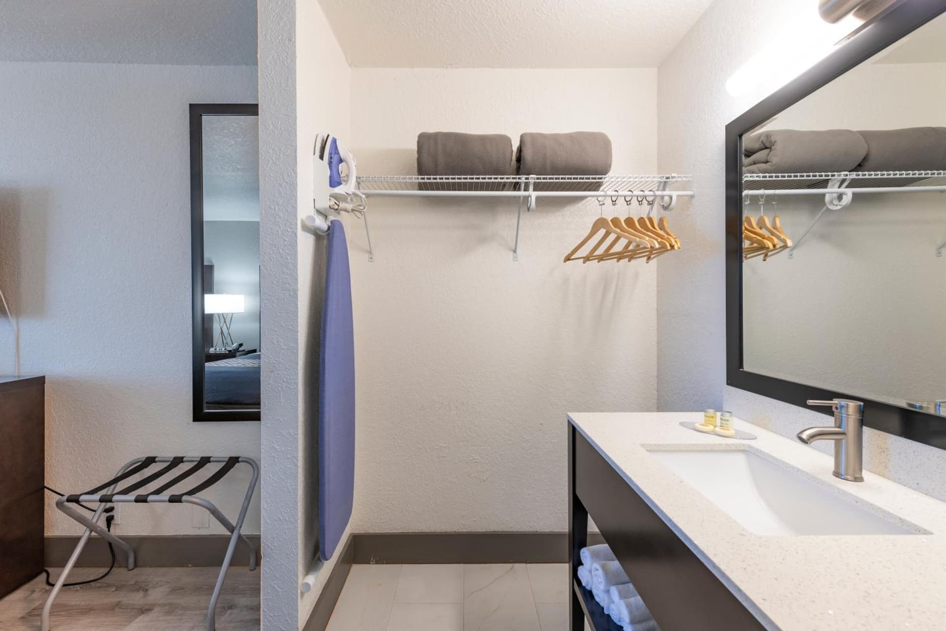 Hotel Monreale Express International Drive Orlando property views in Orlando, FL — gallery photo 3