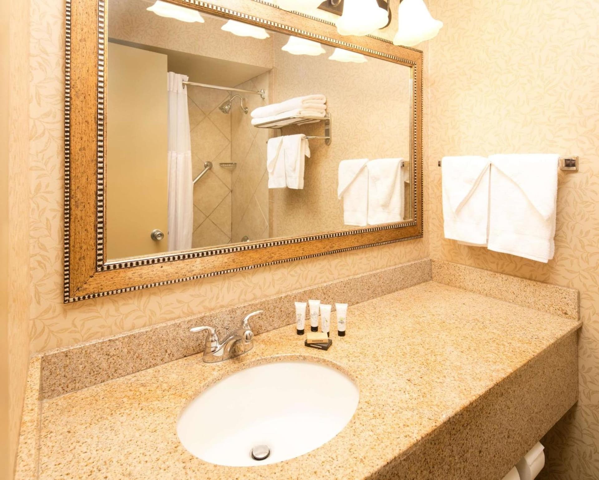 Red Lion Hotel Kennewick Columbia Center gallery photo in Kennewick, WA — image 9