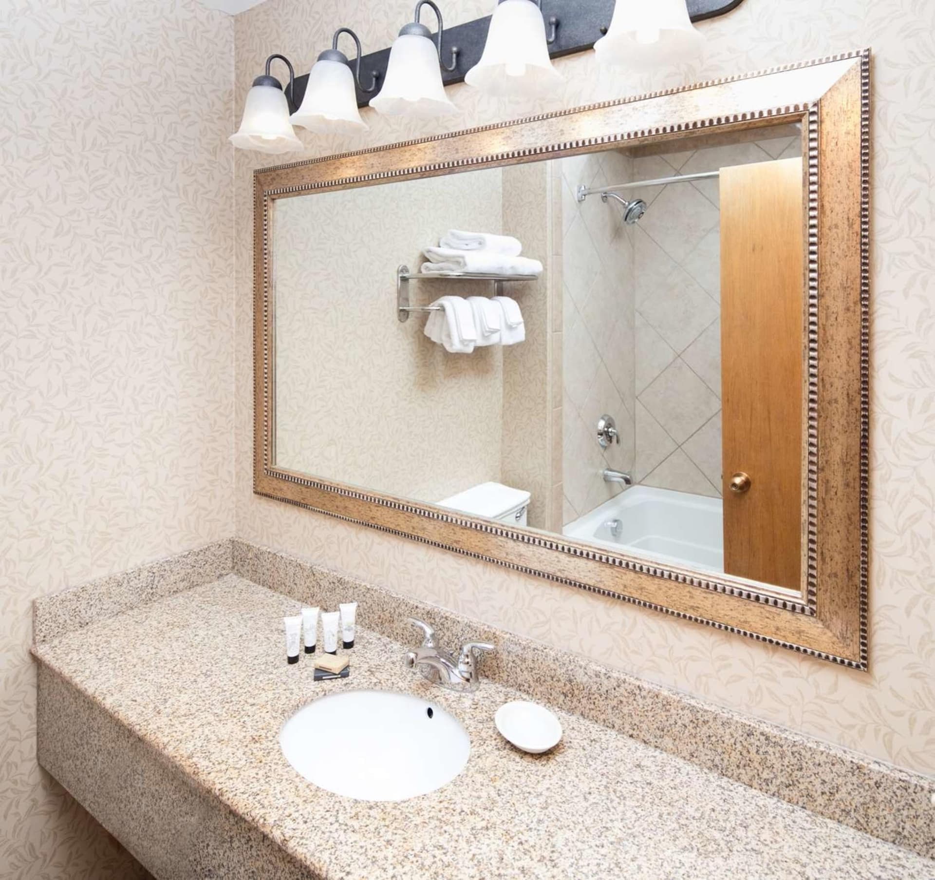 Red Lion Hotel Kennewick Columbia Center gallery photo in Kennewick, WA — image 16