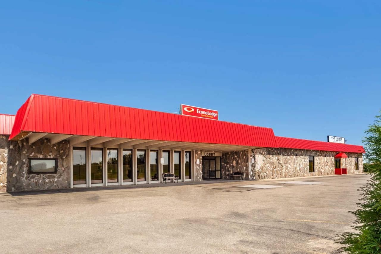 Econo Lodge Inn & Suites Brookings interior in Brookings, SD — gallery photo 2