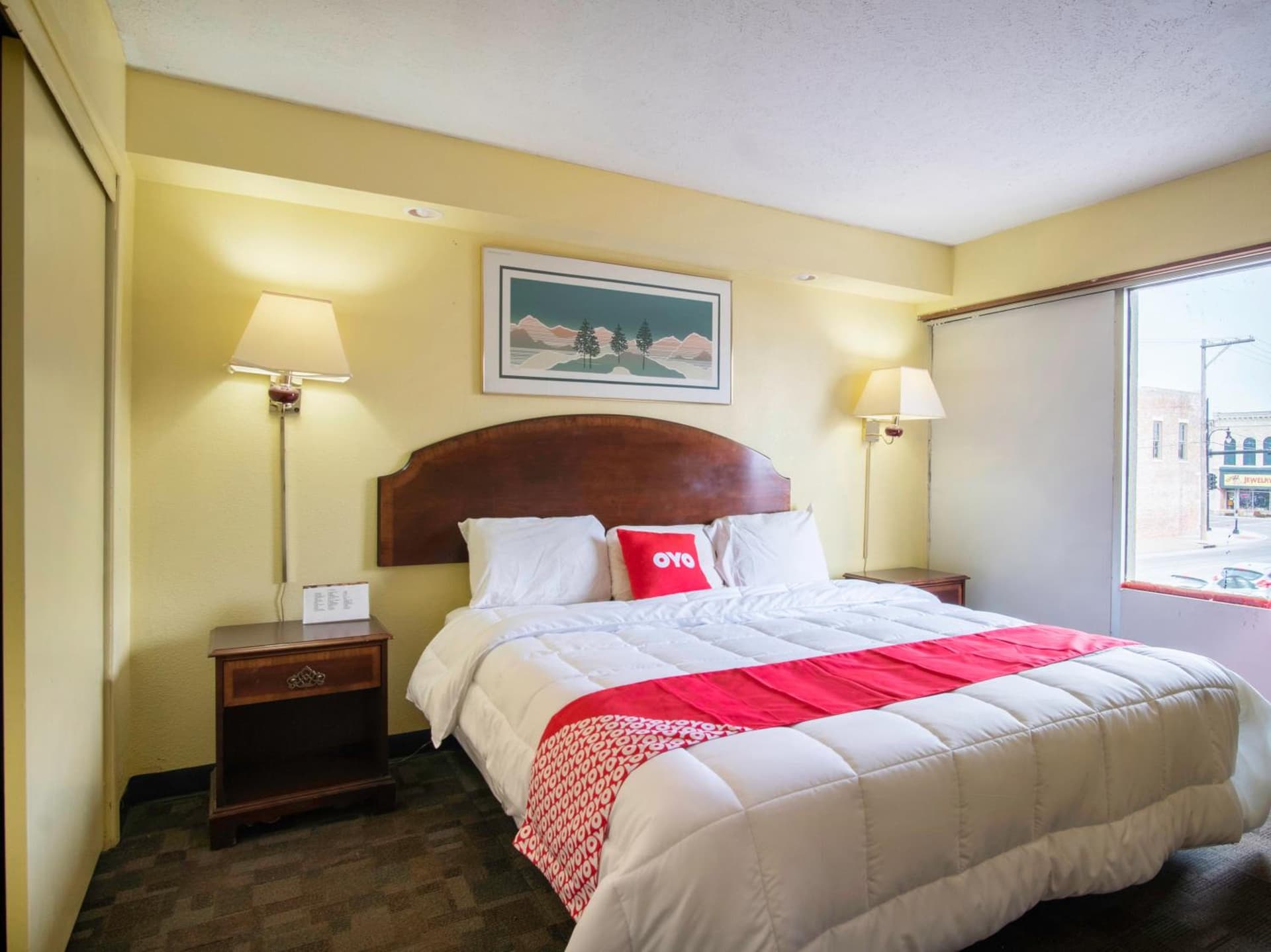 OYO Hotel Hutchinson West 4th Ave property views in Hutchinson, KS — gallery photo 3