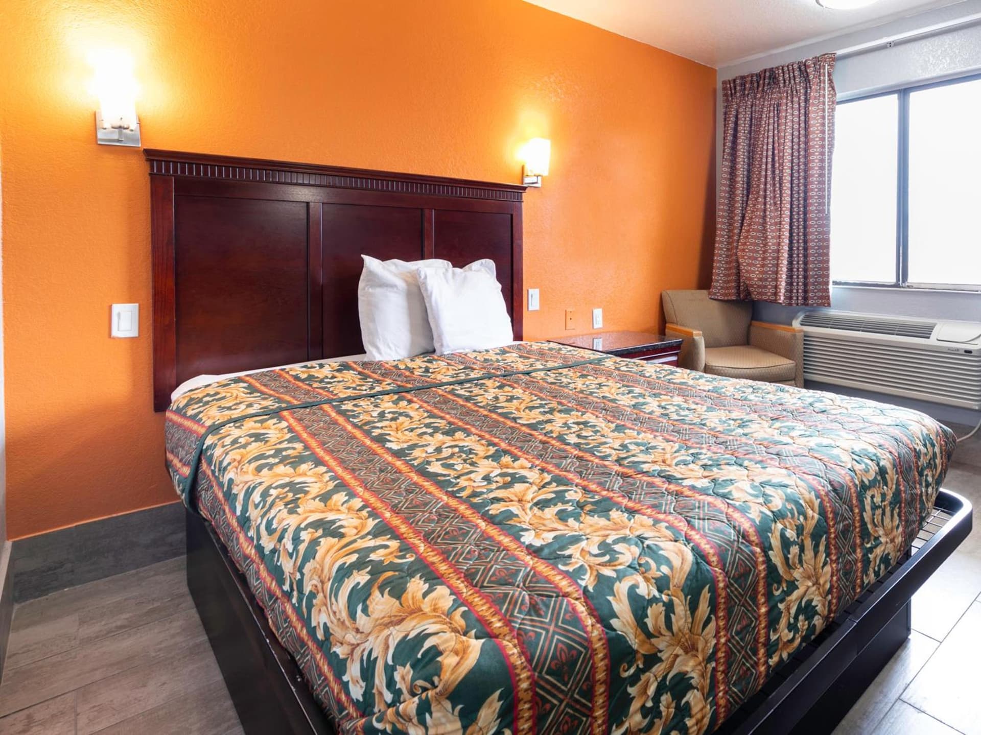OYO Hotel Lake Charles Hwy 10 interior in Lake Charles, LA — gallery photo 2