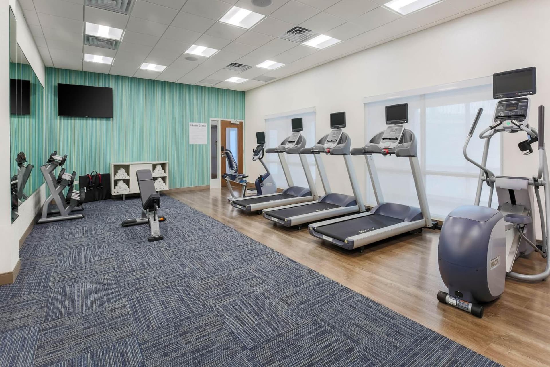 Holiday Inn Express & Suites Chicago O'Hare Airport by IHG gallery photo in Des Plaines, IL — image 29