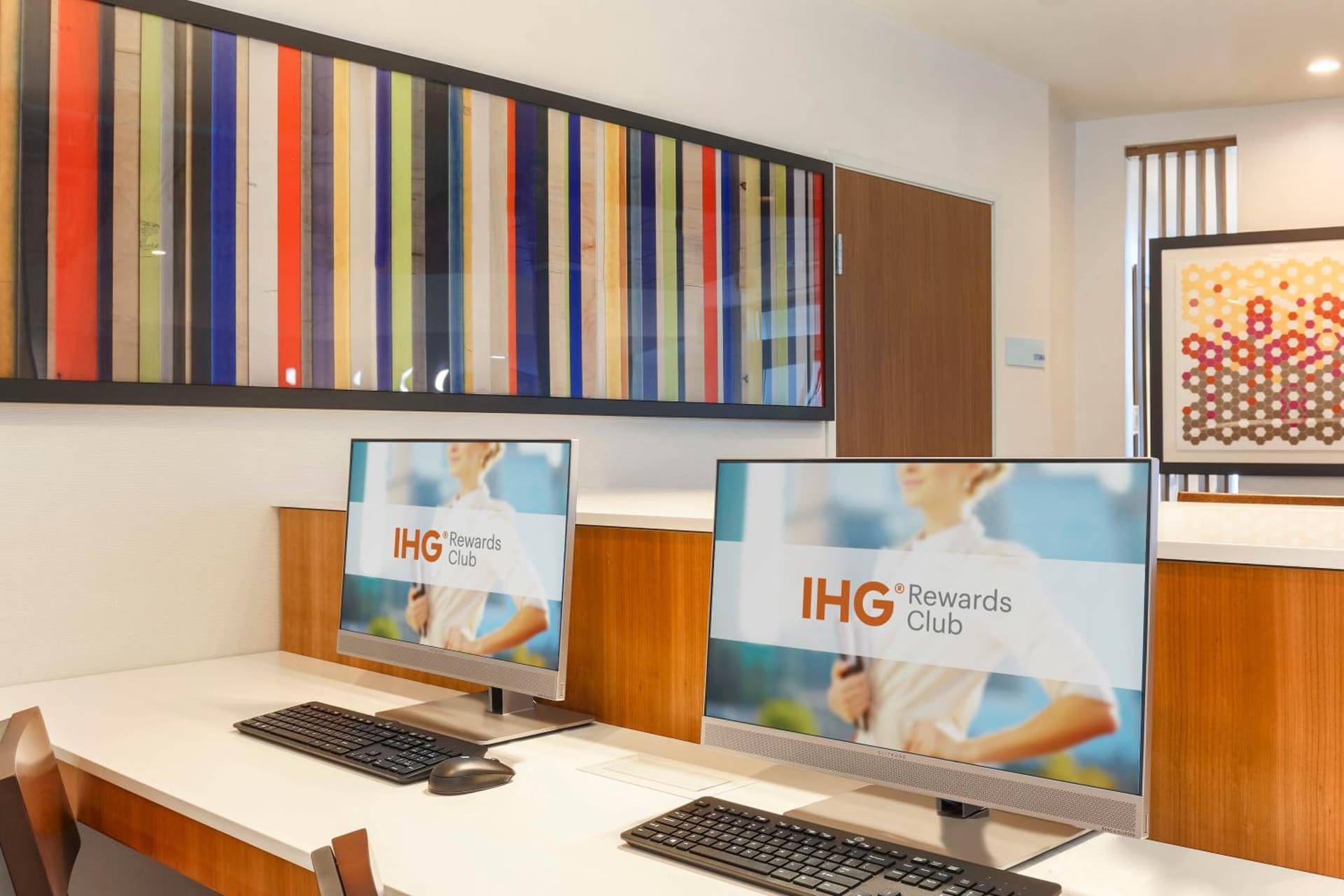 Holiday Inn Express & Suites Chicago O'Hare Airport by IHG gallery photo in Des Plaines, IL — image 10