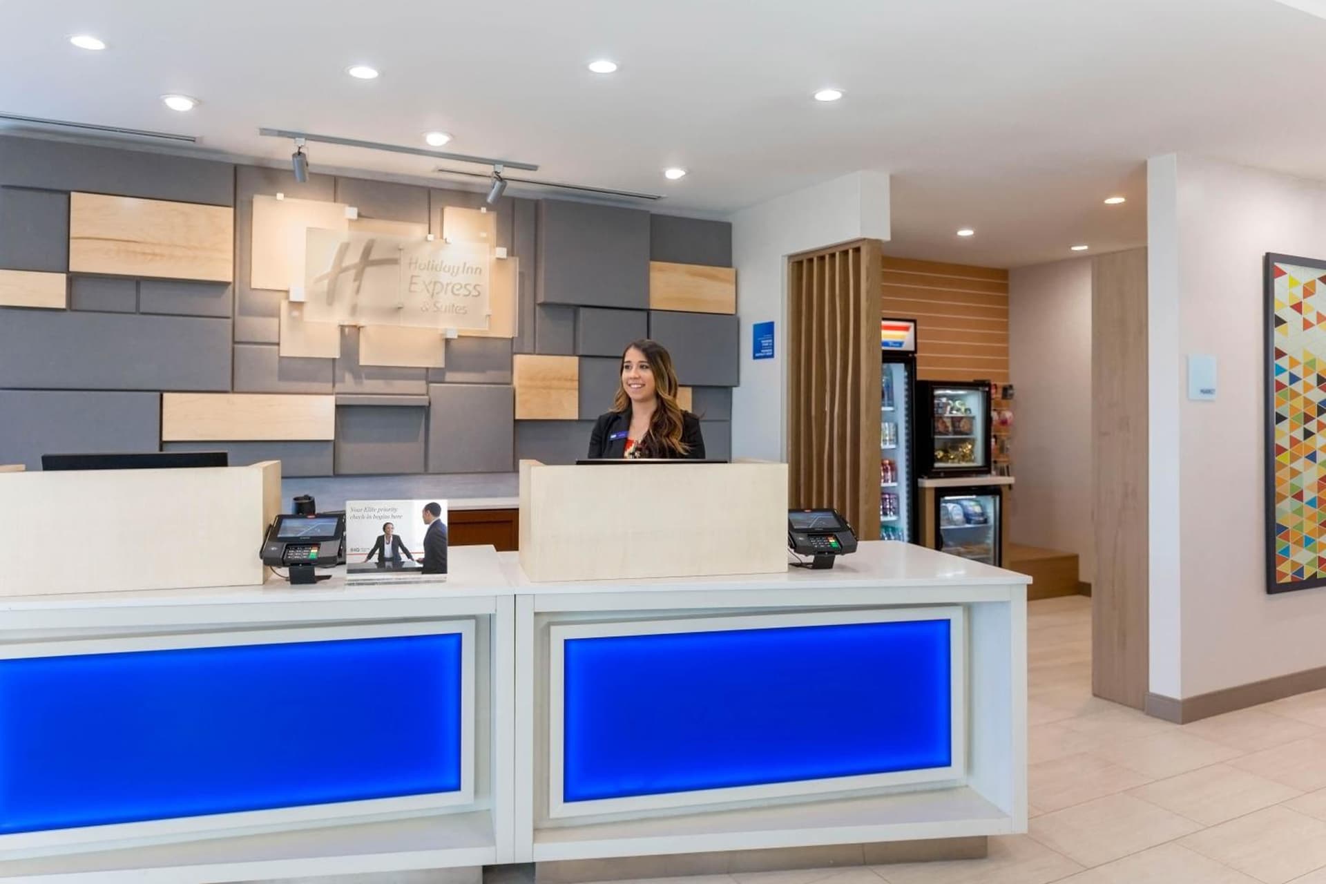 Holiday Inn Express & Suites Chicago O'Hare Airport by IHG interior in Des Plaines, IL — gallery photo 2