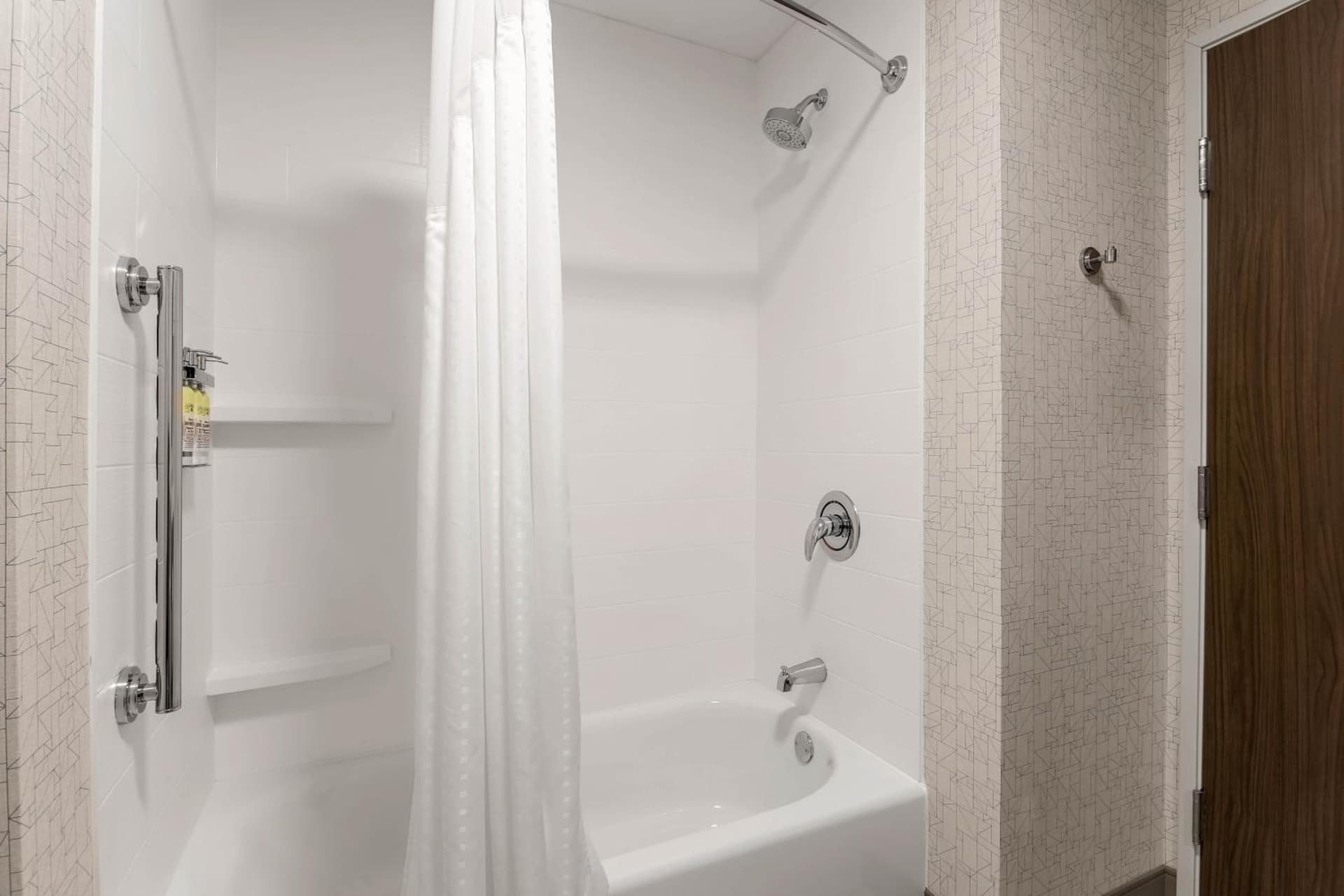 Holiday Inn Express & Suites Chicago O'Hare Airport by IHG gallery photo in Des Plaines, IL — image 17
