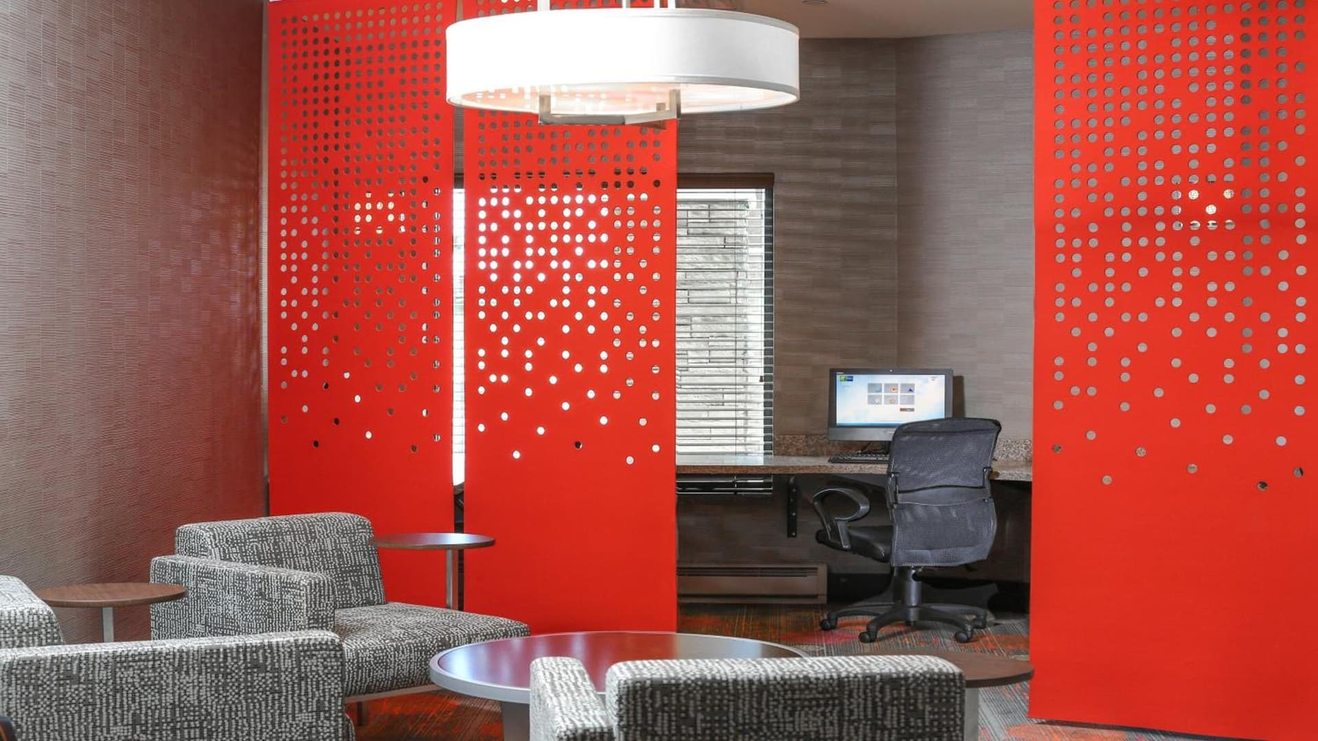 Holiday Inn Express Moline - Quad Cities Area by IHG interior in Moline, IL — gallery photo 2
