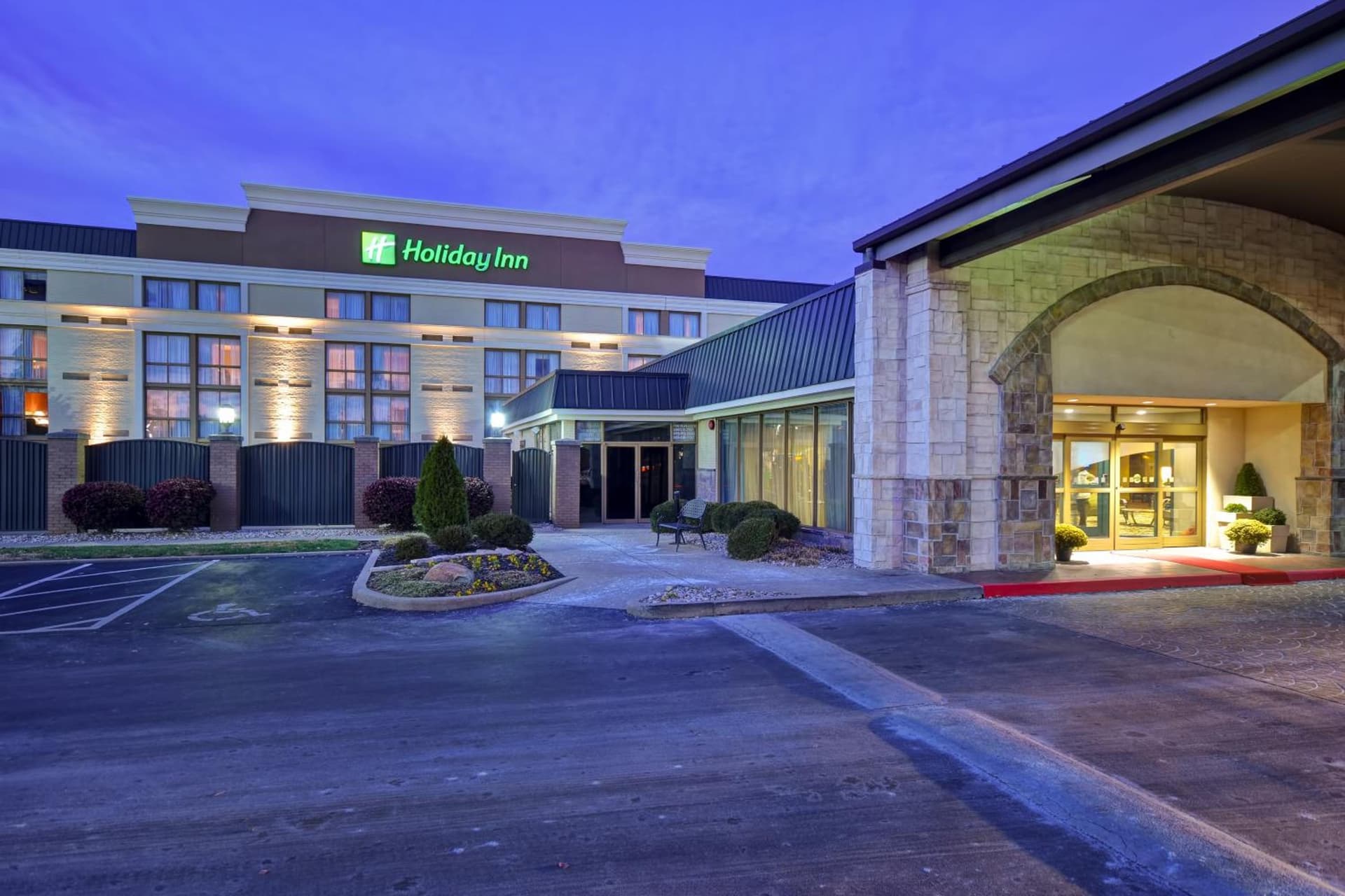 Holiday Inn Cincinnati-Riverfront by IHG — hotel in Covington, Kentucky
