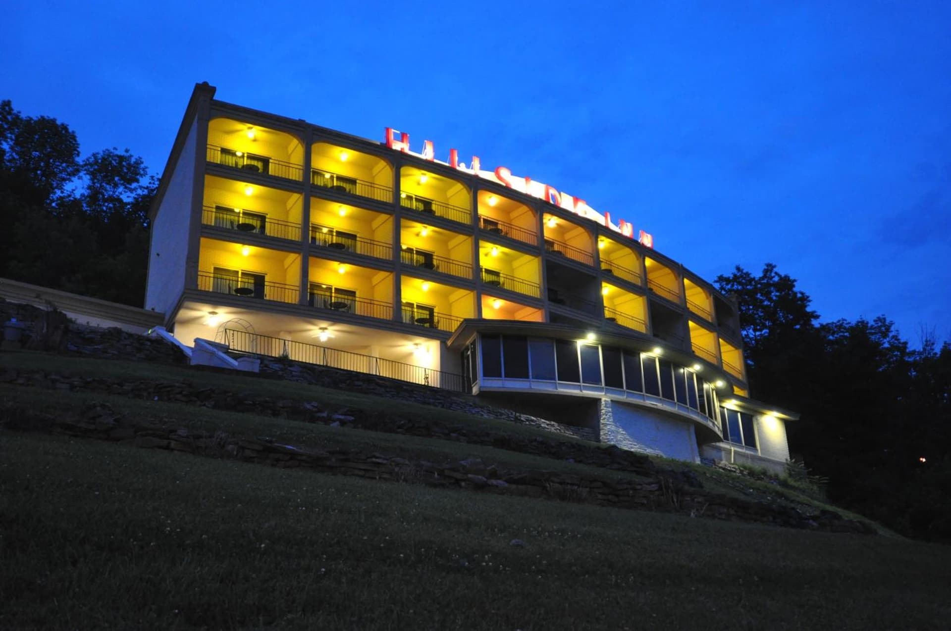 Hillside Inn featured exterior or lobby in Madison, IN — similar hotel