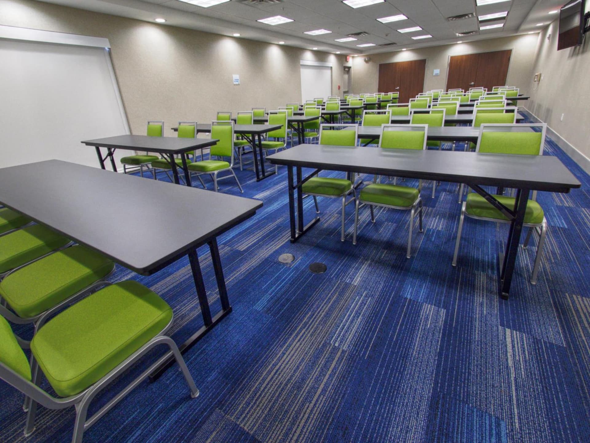 Holiday Inn Express & Suites Moore by IHG gallery photo in Moore, OK — image 61