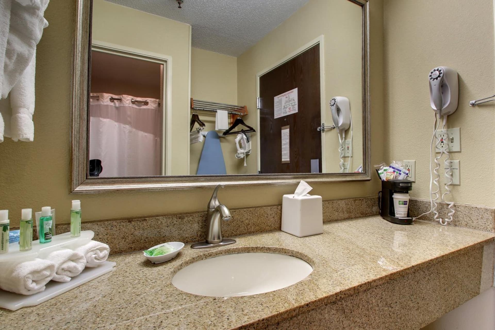 Holiday Inn Express Hotel Fort Campbell-Oak Grove by IHG gallery photo in Oak Grove, KY — image 42