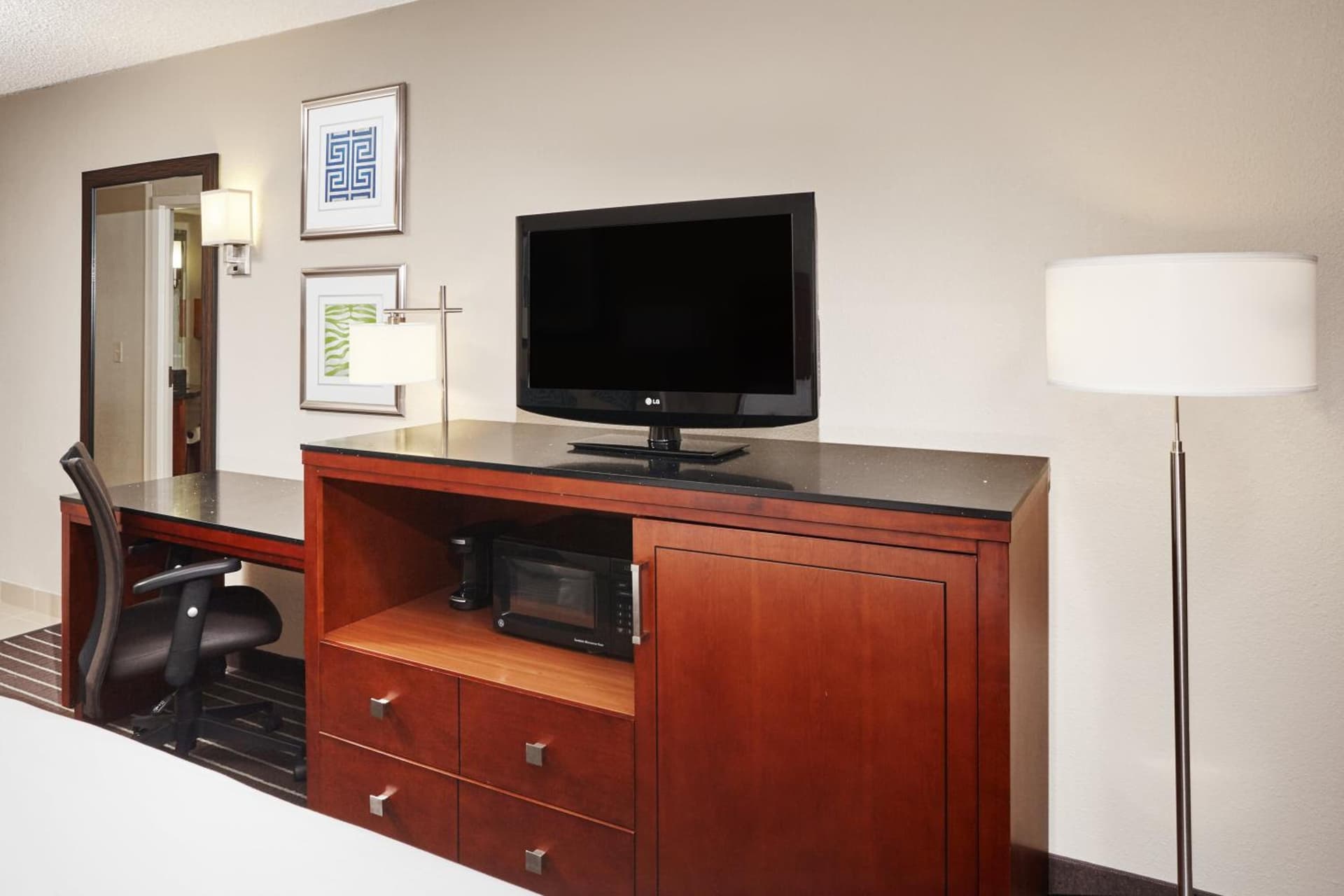 Holiday Inn Express Hotels- Hampton by IHG gallery photo in Hampton, VA — image 9