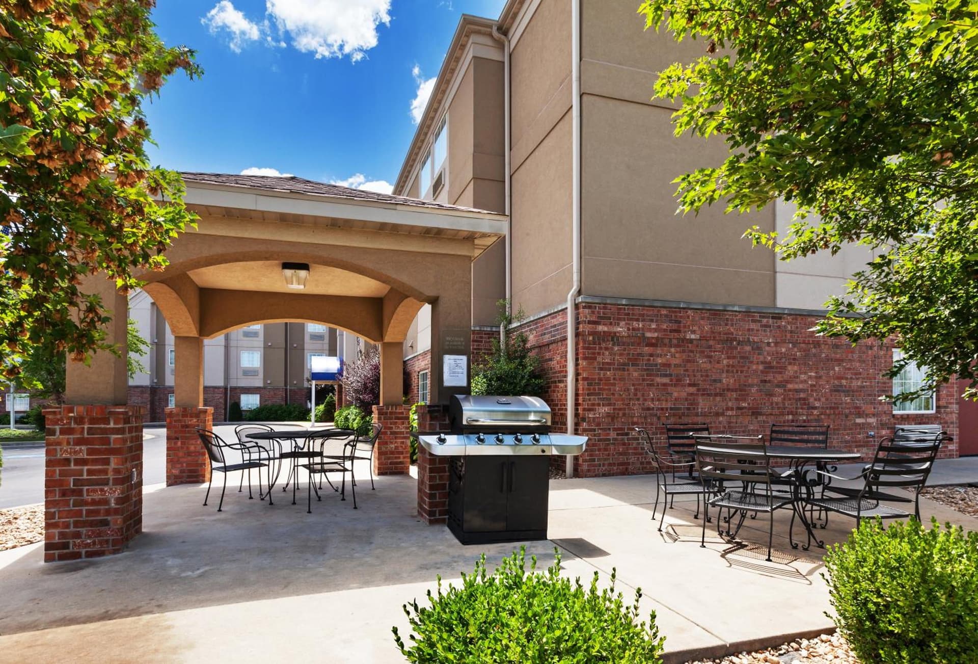 Candlewood Suites St. Robert by IHG interior in Saint Robert, MO — gallery photo 2