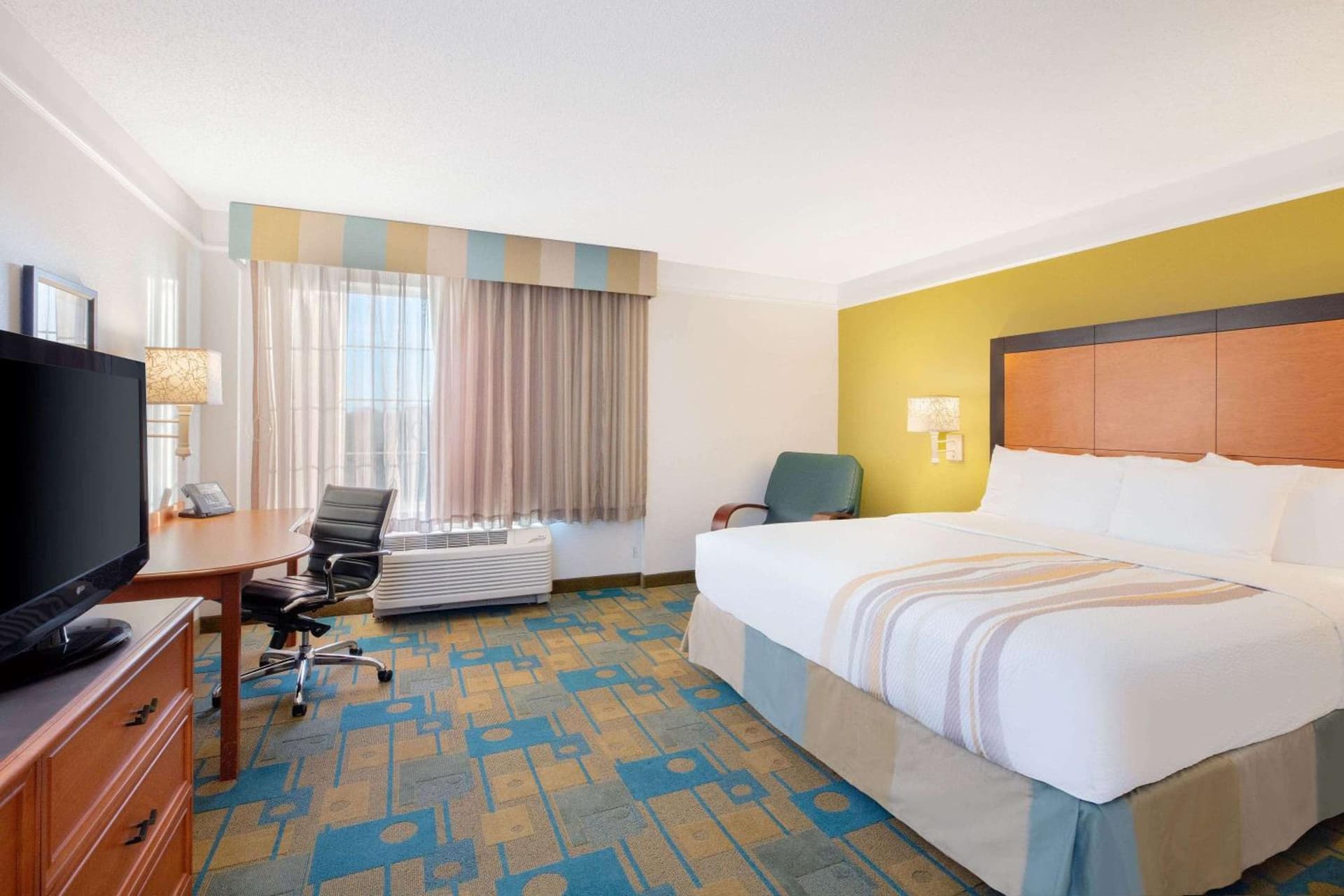 La Quinta Inn and Suites by Wyndham, Ocala gallery photo in Ocala, FL — image 26