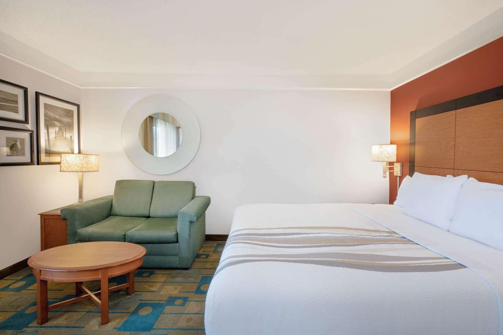 La Quinta Inn and Suites by Wyndham, Ocala gallery photo in Ocala, FL — image 9