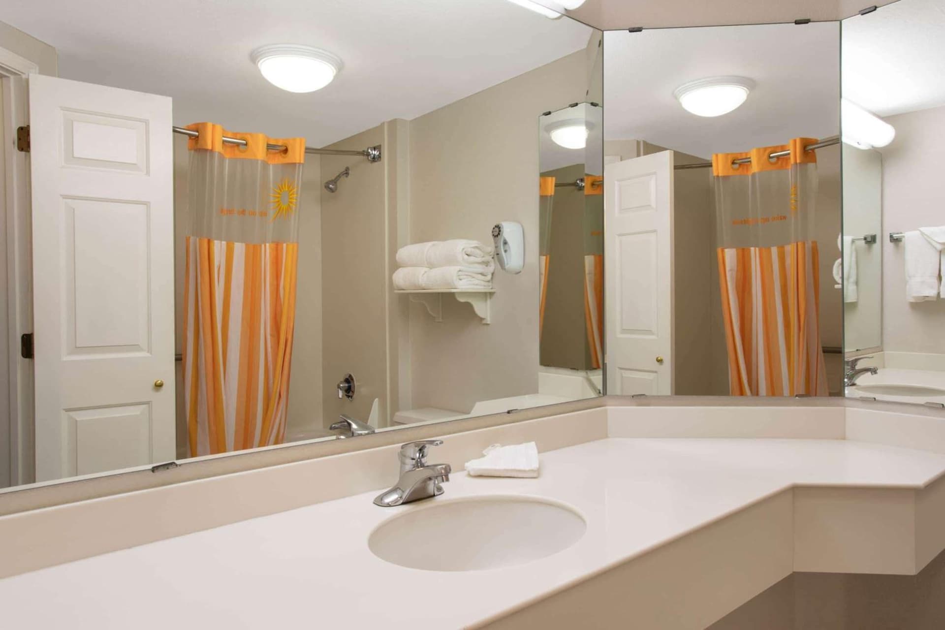 La Quinta by Wyndham Denver Southwest Lakewood gallery photo in Lakewood, CO — image 19