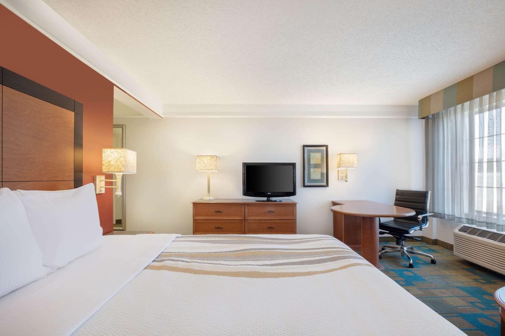 La Quinta Inn and Suites by Wyndham, Ocala gallery photo in Ocala, FL — image 13