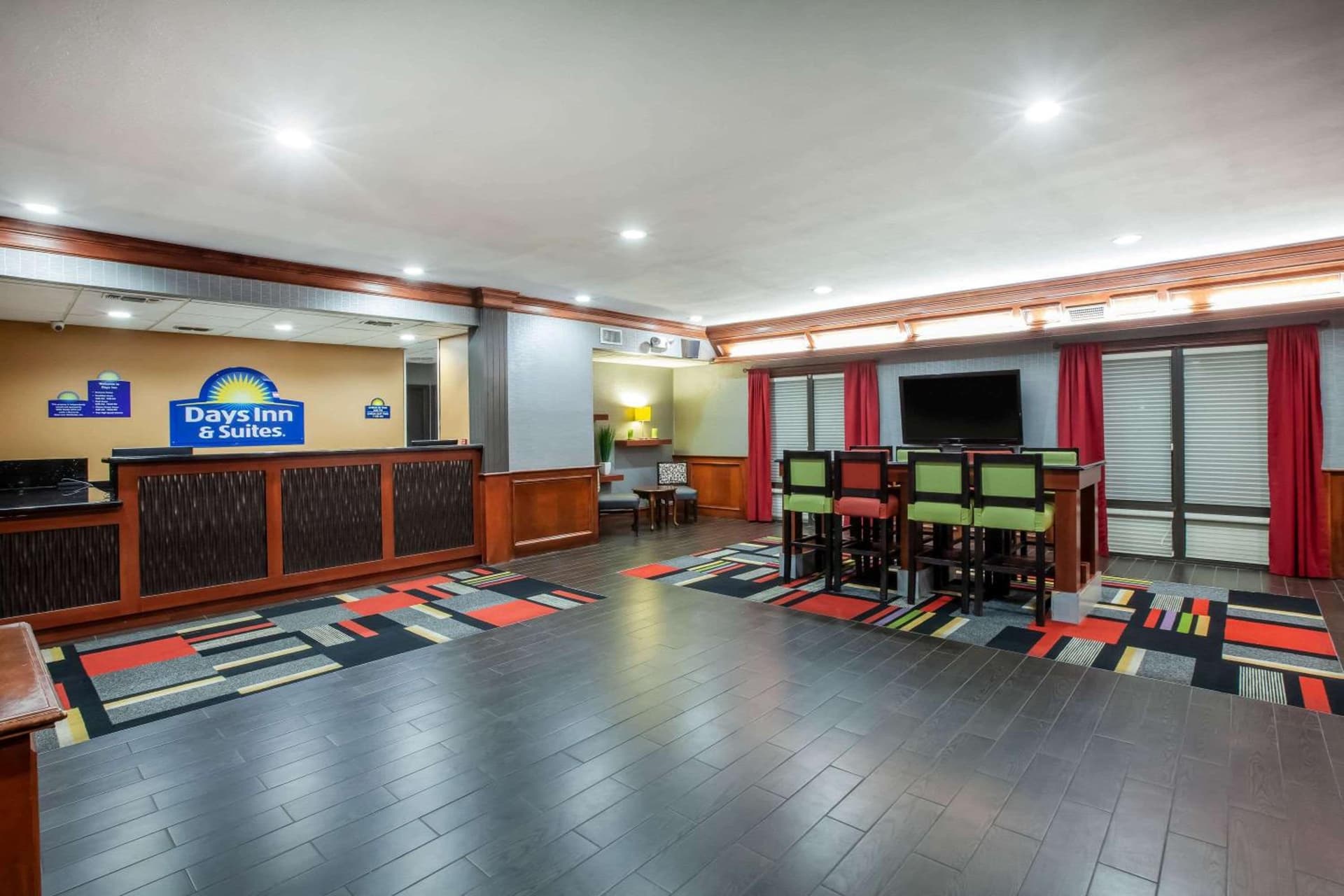 Days Inn & Suites by Wyndham Tyler property views in Tyler, TX — gallery photo 3