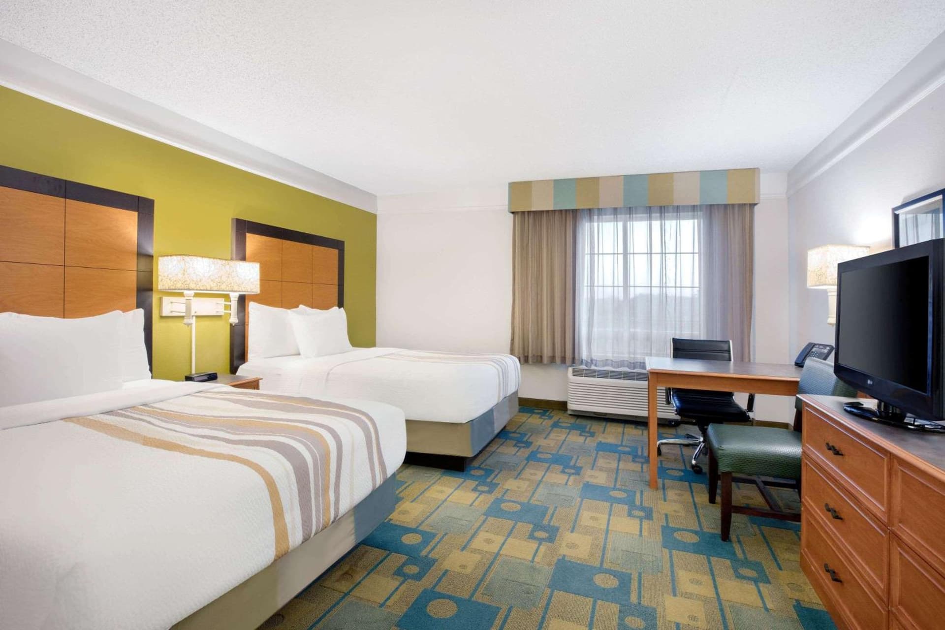 La Quinta Inn and Suites by Wyndham, Ocala gallery photo in Ocala, FL — image 16