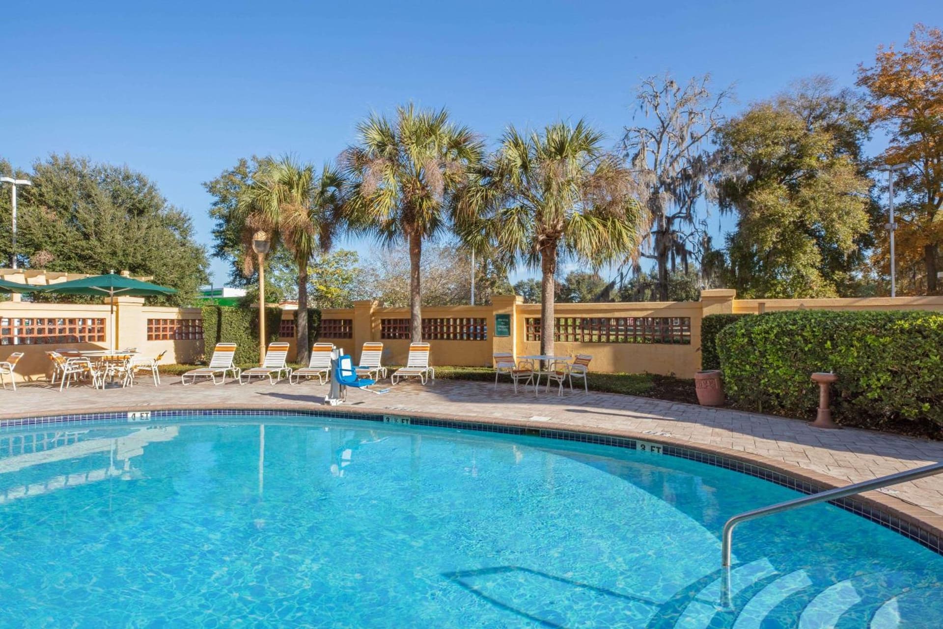 La Quinta Inn and Suites by Wyndham, Ocala gallery photo in Ocala, FL — image 19