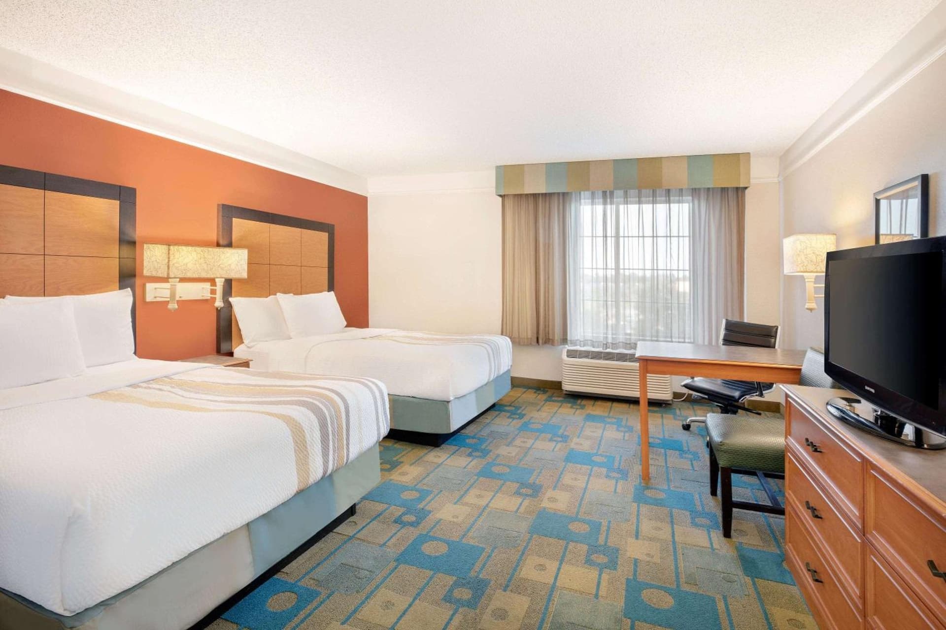 La Quinta Inn and Suites by Wyndham, Ocala gallery photo in Ocala, FL — image 7