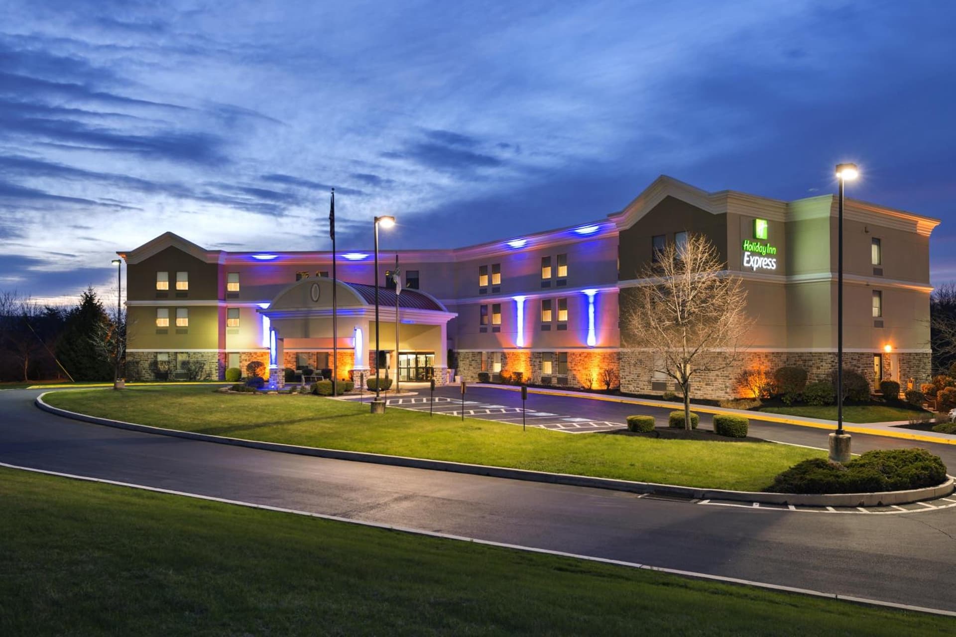 Holiday Inn Express Harrisburg I-81 - Hershey By IHG featured exterior or lobby in Manadahill, PA — similar hotel