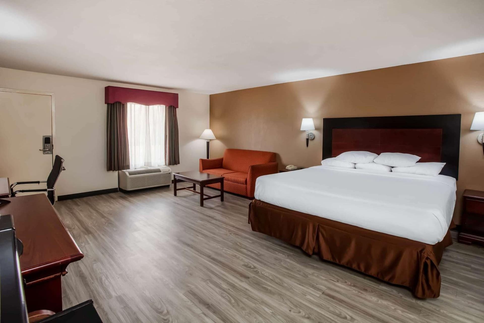 Days Inn & Suites by Wyndham Tyler gallery photo in Tyler, TX — image 23