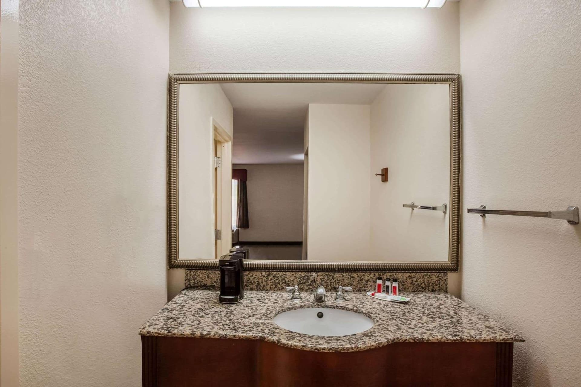 Days Inn & Suites by Wyndham Tyler gallery photo in Tyler, TX — image 33