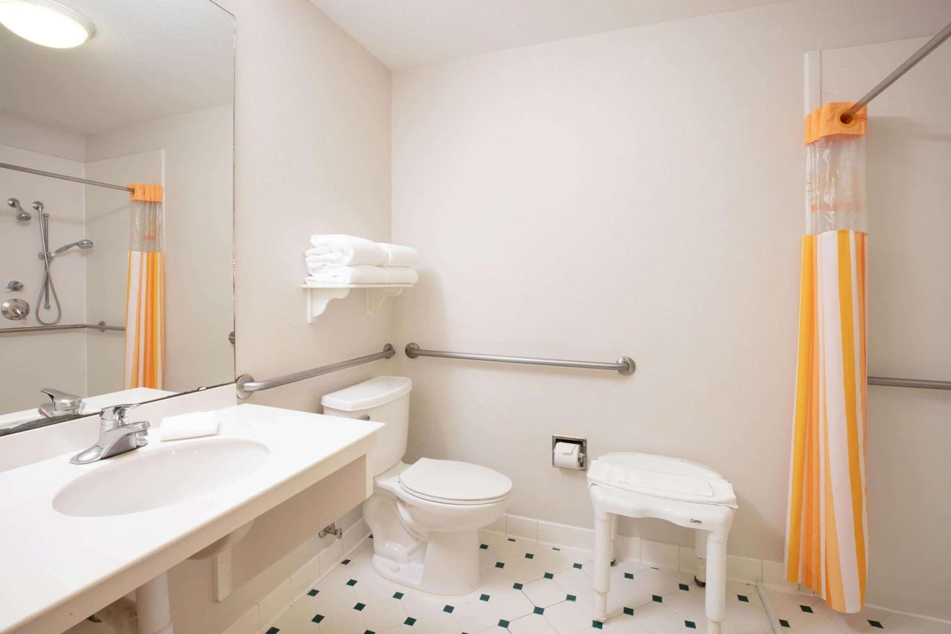 La Quinta Inn and Suites by Wyndham, Ocala gallery photo in Ocala, FL — image 31