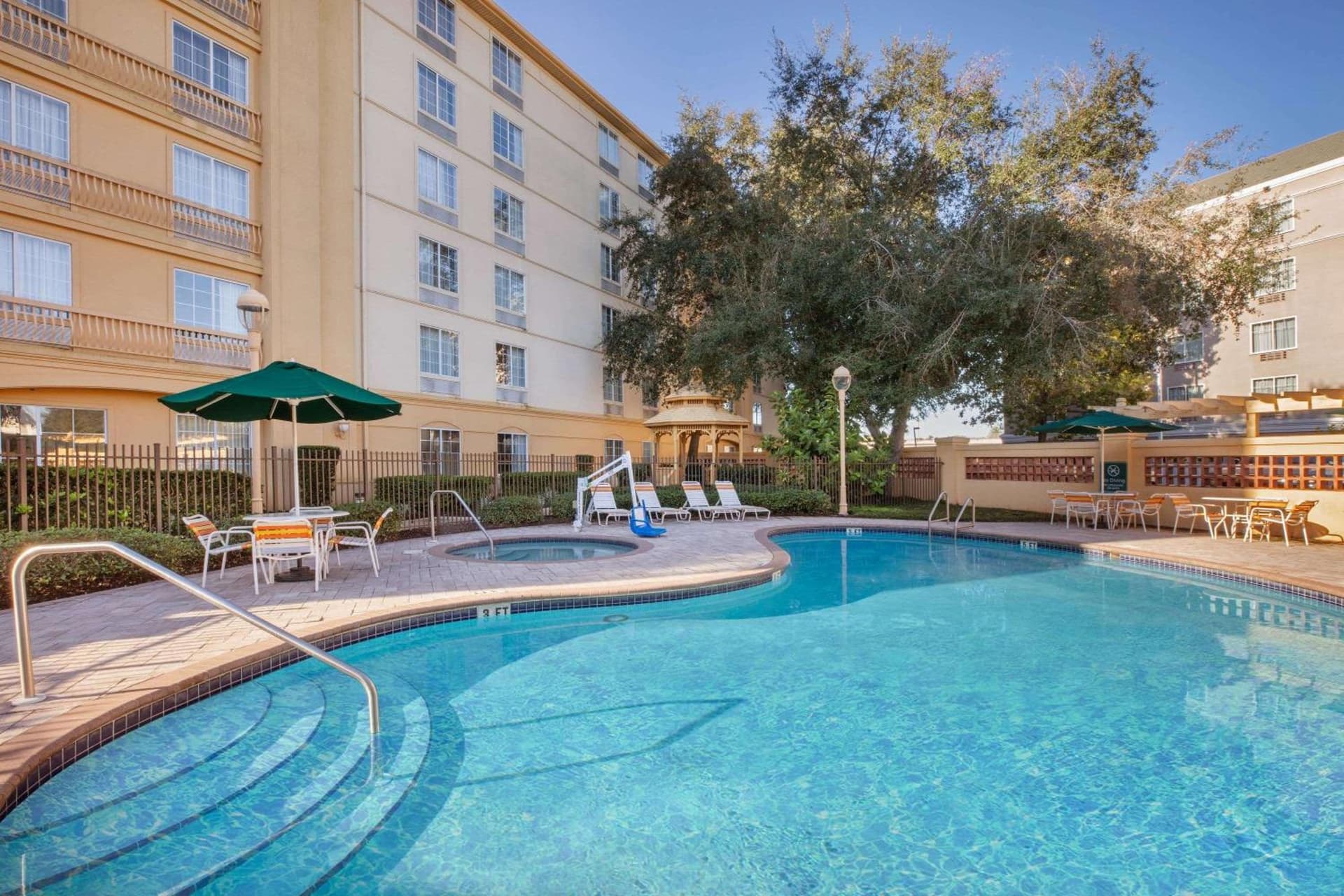 La Quinta Inn and Suites by Wyndham, Ocala gallery photo in Ocala, FL — image 27