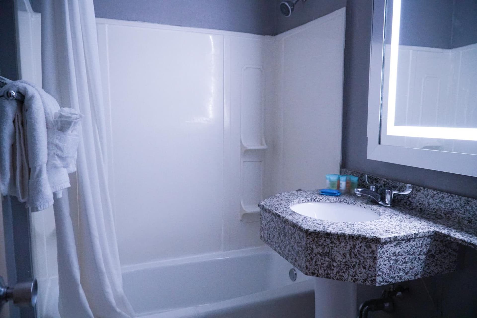 Cabana Hotel Yankee Stadium gallery photo in Bronx, NY — image 6