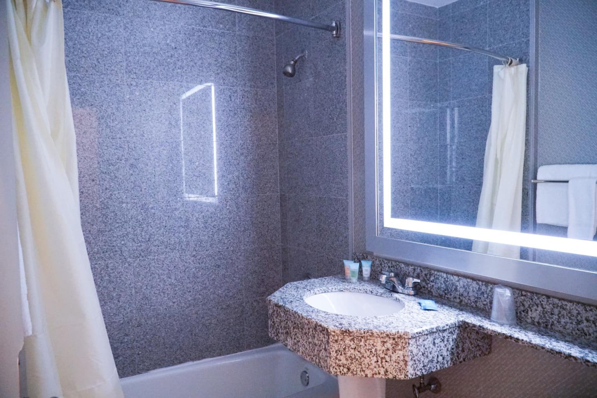Cabana Hotel Yankee Stadium gallery photo in Bronx, NY — image 5