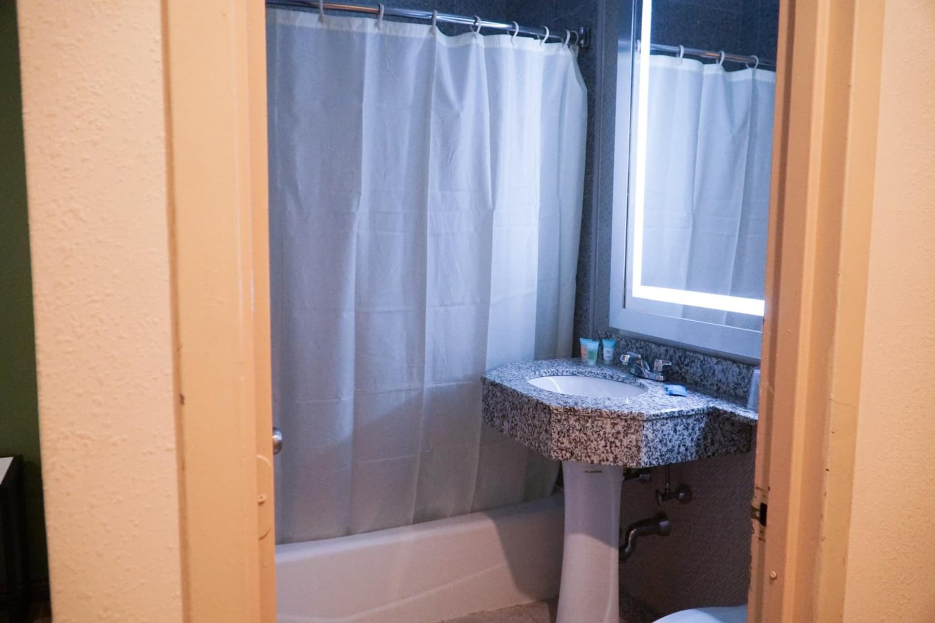 Cabana Hotel Yankee Stadium gallery photo in Bronx, NY — image 12