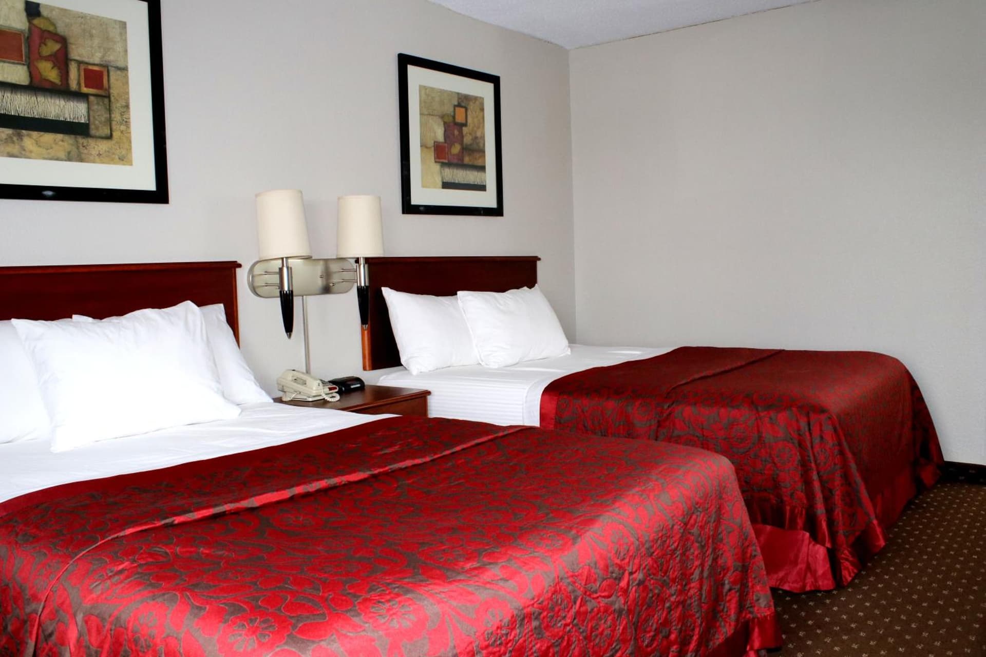 Days Inn & Suites by Wyndham Bloomington/Normal IL gallery photo in Bloomington, IL — image 4