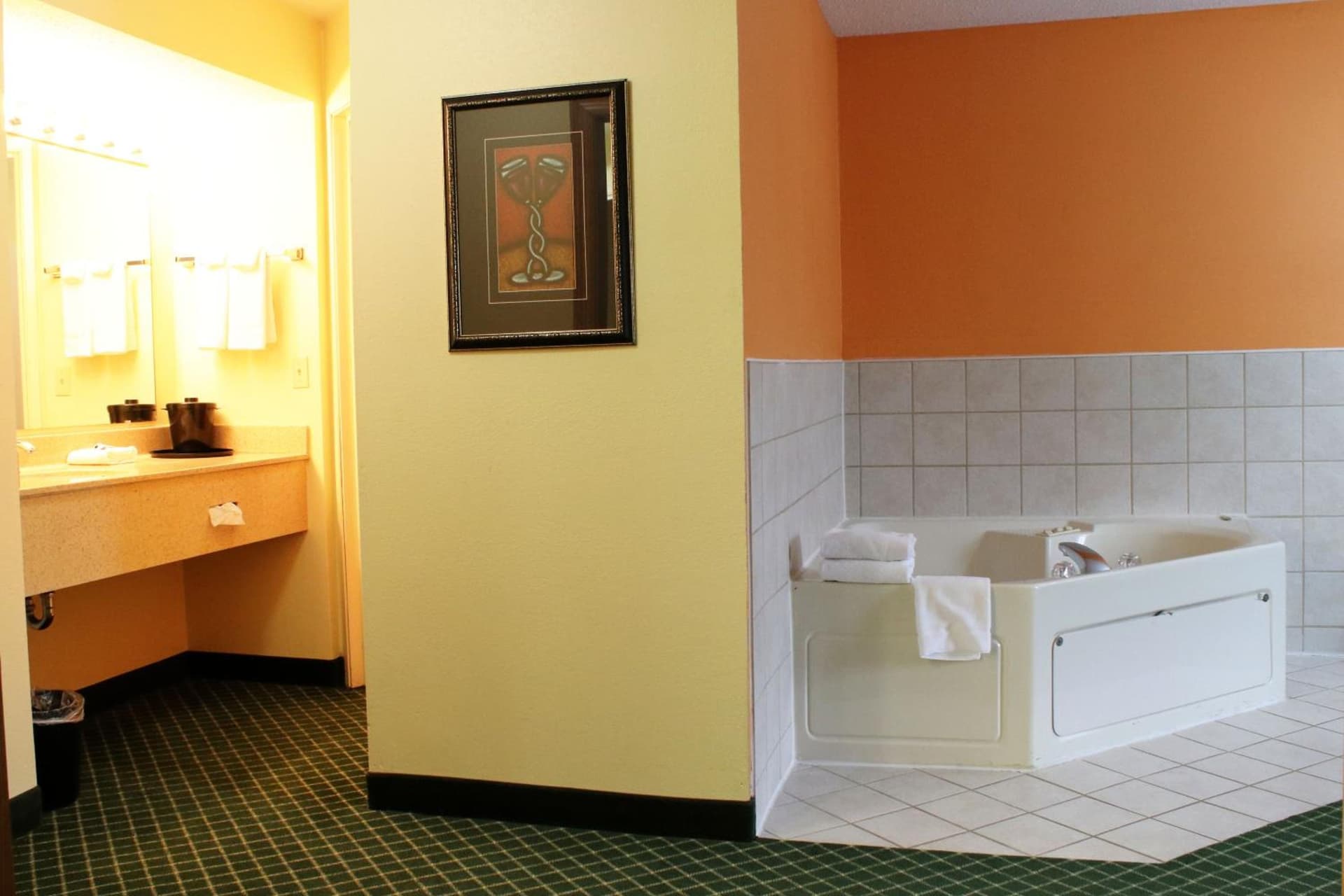 Days Inn & Suites by Wyndham Bloomington/Normal IL gallery photo in Bloomington, IL — image 18
